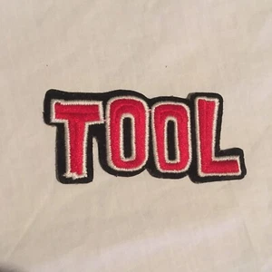 Attrezzo ferro su patch giacca rara fascia logo metallo primi anni '90 vintage - Foto 1 di 3