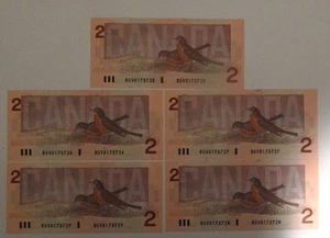 1986 X 5 CANADA TWO DOLLAR BILLS IN NUMERICAL SEQUENCE HAV A L@@K - Photo 1 sur 2