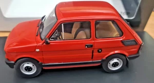 Fiat 126P 126 Rot - Maßstab 1:24 WhiteBox WBX124249 - Bild 1 von 6