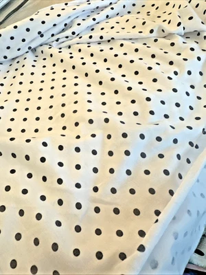 Tecido de malha elástica de jersey de algodão branco com bolinhas marinhas 1 3/4 jardas, 48" com - Imagem 1 de 2