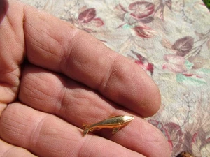 VINTAGE 14k GOLD 1.9 GRAMS WHALE CHARM - Picture 1 of 4