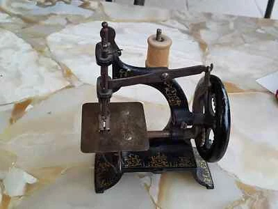Ancienne Machine à coudre Muller n°10 - Photo 1/4