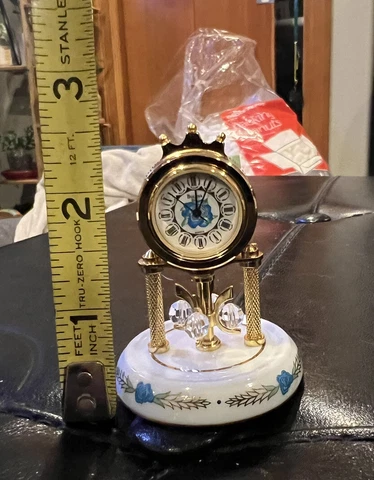 BULOVA MINIATURE CLOCK COLLECTION - B0547 GLASS DOME DESK CLOCK Cover