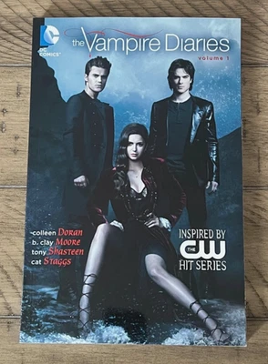 💥 СОВЕРШЕННО НОВЫЕ дневники вампира том 1 CW ТВ-сериал в мягкой обложке TPB GN OOP 💥 - Изображение 1 из 2
