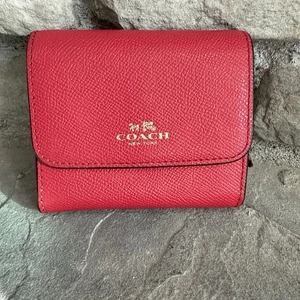 Coach kleine dreifach faltbare Geldbörse genarbtes Leder rosa - Bild 1 von 7