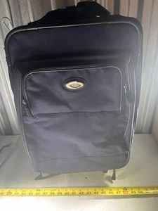 Concourse Navy Blue Carry-On 20” Rolling Suitcase With 2 Small Outer Pockets - Picture 1 of 3