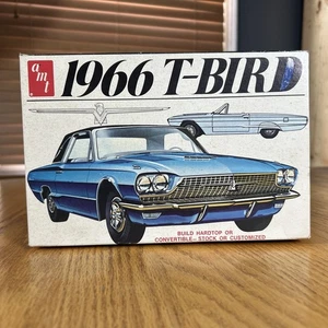 Vintage AMT 1966 T-Bird Model Kit 1/25 Scale Hardtop/Convertible - Imagen 1 de 19