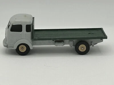 Vintage Dinky Toys #33 Simca Cargo Flatbed Truck Made In France by Meccano - Image 1 of 4