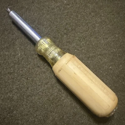 Klein Tools 32451GLW 6 en 1 Destornillador/Destornillador de Tuerca de Alta Visibilidad Foto 1 de 4