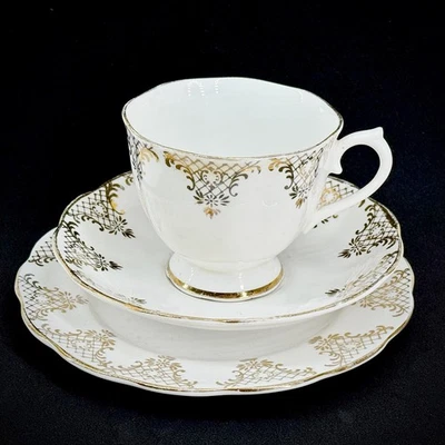ВИНТАЖНЫЙ ROYAL ALBERT ЧАШКА БЛЮДЦЕ БОКОВАЯ ПЛАСТИНА ТРИО БЕЛОЕ ЗОЛОТО ПОЗОЛОЧЕННАЯ КОСТЬ ФАРФОРА - Изображение 1 из 4
