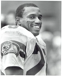 1988 Original Photo Seattle Seahawks Curt Warner smile in uniform in game action - Picture 1 of 2