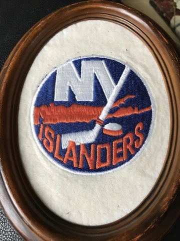 8 1/2 " BY 5 1/2" Vintage Embroidered Wall Plaque New York Islanders Faux Wood Cover