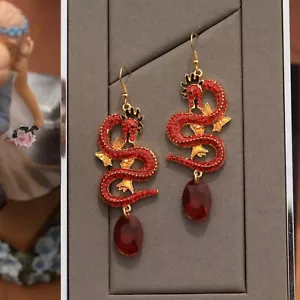 Pendientes Largo Gancho Dorado Dragón Cristal Rojo QD2 - Imagen 1 de 8