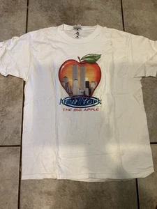 Vintage Y2k Twin Towers Big Apple NYC New York Tshirt Sz L - Picture 1 of 4