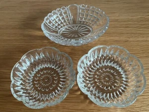 3 Pretty Clear Small Decorative Glass Bowls Serving Dishes 4/3.5 inch W 1 in H - Picture 1 of 14