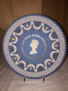 Plato de 5 colores Wedgwood Jasperware Silver Jubilee - tricolor - 1977 - reina Isabel 2 - Imagen 1 de 9