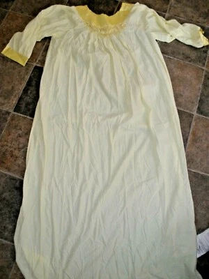 Camisón vintage como nuevo Sears mediano 36 para mujer de acetato amarillo/nylon Foto 1 de 4