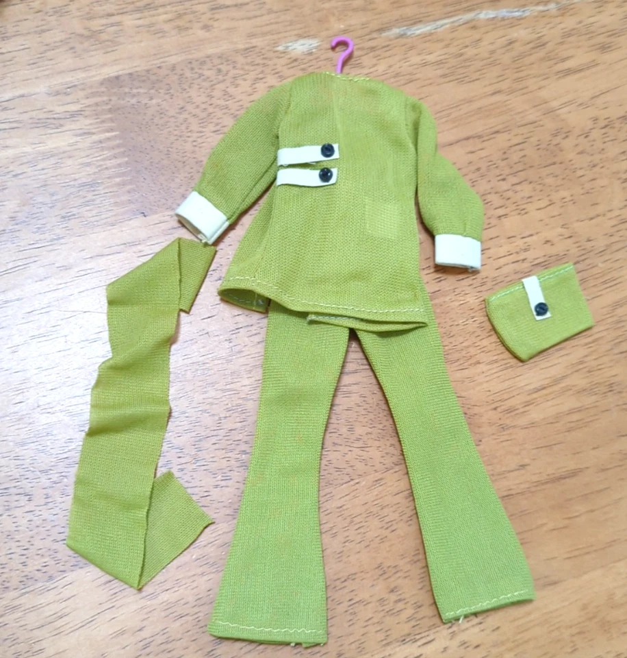 Roupa Barbie Mego Clone Vintage *Verde com Inveja* Marcada Mego Hong Kong - Imagem 1 de 4