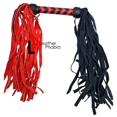 Flogger de cuero de alta resistencia de doble extremo negro y rojo | 25 colas por lado Foto 1 de 4