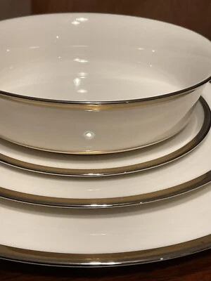 Conjunto Uma Linda Mesa!  Clássico, elegante Noritake ouro e platina. - Imagem 1 de 4