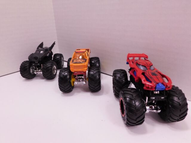 Hot Wheels Monster Trucks Spider-Man Character Vehicle - Connect and Crash  Car Included 30/50 1:64 - Red and Black Vehicle with Giant Wheels