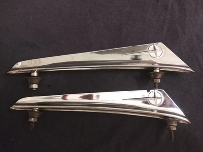 1963 Fairlane front fender ornaments R&L sides OEM - good condition Foto 1 de 4