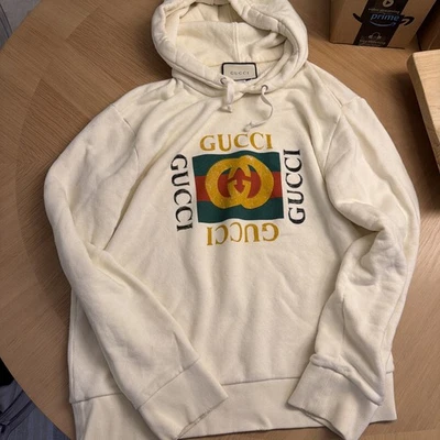 Sudadera con Capucha Gucci Estampado Logotipo Envejecido Marfil Talla XL Usada Foto 1 de 4