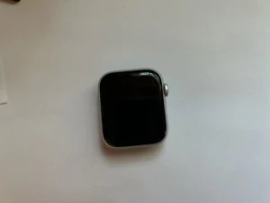 Apple Watch SE (GPS 44mm) (1st Gen) Model- A2352. Silver aluminum/ Ceramic Back - Picture 1 of 3