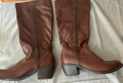 PAIR OF WOMANS 8 1x2 COWBOY BOOTS BROWN IN COLOR MADE BY NICOLE - Image 1 of 4