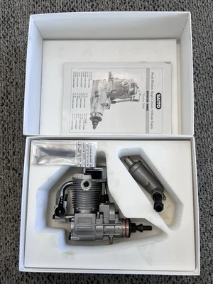Motor de avión Saito FA-62A cuatro tiempos Nitro RC. Foto 1 de 4