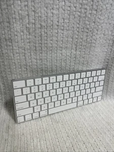 Apple Magic Keyboard Silver A1644 Wireless Bluetooth Keyboard Tested And Works - Afbeelding 1 van 7