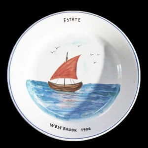 Placa Charming Estate West Brook, gancho insertado para colgar, velero, 9,5" de ancho - Imagen 1 de 6