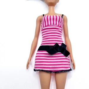 N4832 Sommer Mädchen rosa Streifen Kleid passt Standard Fashionistas Barbie Puppe - Bild 1 von 3
