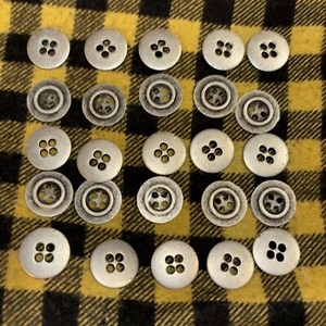 25 Vintage 9/16" Silber Aluminium Metall Klassischer Stil 8 mm Runde 4-Loch Knöpfe - Bild 1 von 4