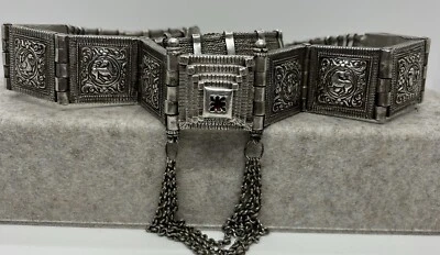 Cinto tribal antigo de prata da Índia com medalhões e painéis e tem enchimentos de chumbo! - Imagem 1 de 4