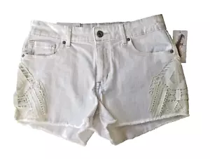 Jessica Simpson weiß Cherish Denim Shorts Spitze Overlay Fransen unten neu mit Etikett 27 - Bild 1 von 2