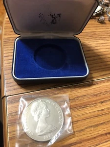 1975 New Zealand "Fern Leaves" $1 Coin - Picture 1 of 4