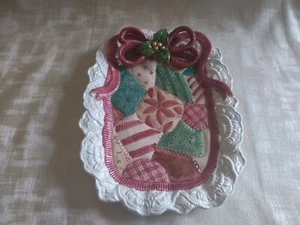 Fitz & Floyd Christmas Quilt Canape Plate Appetizer Lacey Edge & Bow FF 1992 9" - Picture 1 of 7