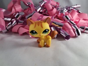 Littlest Pet Shop Exclusive Poof Tail Walking Cat Yellow and Orange #1137 - Picture 1 of 3