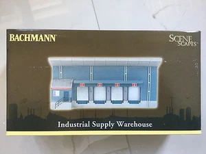 BACHMANN 1/87 HO FALSE FRONT INDUSTRIAL SUPPLY WAREHOUSE RESIN BUILDING 35006   - Picture 1 of 3