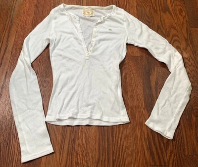 Camisa blanca vintage Hollister para mujer Y2K manga larga pequeña acanalada cisne Foto 1 de 4