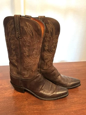 Botas LUCCHESE 1883 Mad Dog Goat Mujer 9.5 B Sillín Chocolate Puntera Corta N4554 Usadas en Excelente Condición Foto 1 de 4