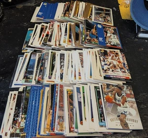 RIESIGES KONVOLUT (400) verschiedene NBA Basketball STARS HOF LEGENDS Karten WIEDERVERKAUF LOT 🔥 - Bild 1 von 1