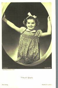 Traudl Stark * Original Ross Postcard Postcard * No. 8851 c