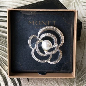 Monet Brooch Rhinestone Faux Pearl Flower Silver Tone Floral Signed Wave Classic - Picture 1 of 5