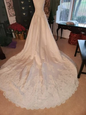 Vestido de novia Moonlight, 6, clásico, con cuentas con velo, L62, B36, limpieza en seco y caja Foto 1 de 4