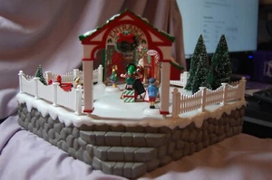 1999 Department 56 Village Animated PHOTO WITH SANTA 56.57290 RETIRED - Picture 1 of 4