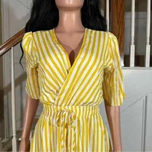 Kleid gelb weiß gestreift Rüschen unten - Bild 1 von 8