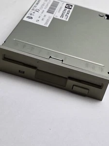 Hewlett Packard HP D2035-60151 3.5" Floppy Drive 5 VDC 1.0 Amps - Picture 1 of 4