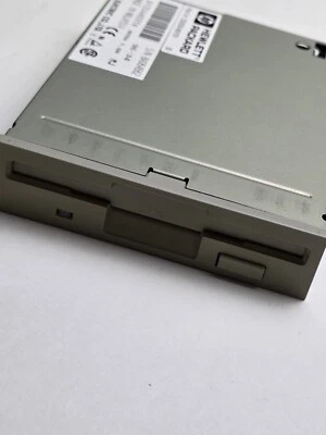Hewlett Packard HP D2035-60151 3.5" Floppy Drive 5 VDC 1.0 Amps - Image 1 of 4
